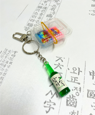 Porte-clés Boîte à Déjeuner (Soju & Ramen)