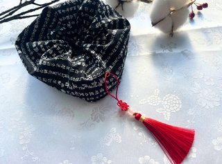 Chouchou Coréen Fait Main – Tissu Hunminjeongeum & Pendentif Norigae Personnalisable