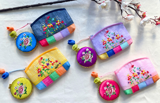 Ensemble Pochette Cosmétique Brodée & Miroir Compact – Accessoires Coréenns